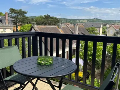 Balcon ou terrasse dans l'établissement Appartement Duplex 2 Pièces Centre-Ville avec Balcon et Internet Inclus - FR-1-487-383