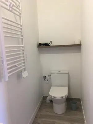 Salle de bains dans l'établissement Rubis Baie Mont Saint Michel