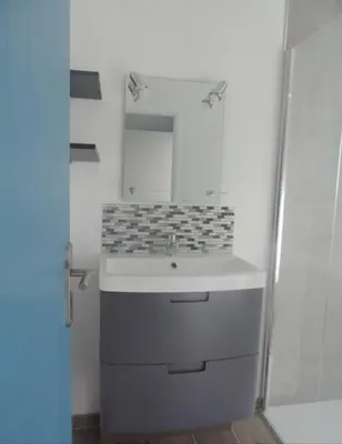 Salle de bains dans l'établissement La Quesnelière