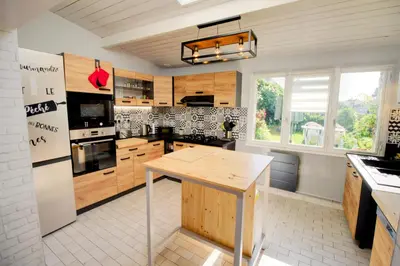Cuisine ou kitchenette dans l'établissement Maison de pêcheur à 50m de la mer & 10min ferry, 3 chambres, 7 personnes, intendance Luxury Host