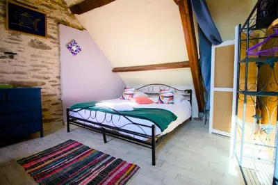 Un ou plusieurs lits dans un hébergement de l'établissement Maison de pêcheur à 50m de la mer & 10min ferry, 3 chambres, 7 personnes, intendance Luxury Host