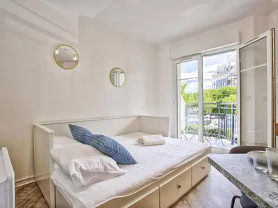 Un ou plusieurs lits dans un hébergement de l'établissement Studio moderne proche plage avec WiFi à Dives-sur-Mer - FR-1-788-84