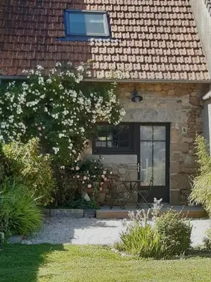 Jardin de l'établissement La Dunette, un nid douillet entre mer et campagne