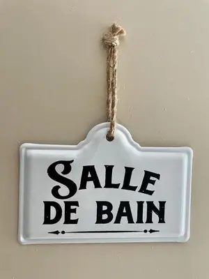 Certificat, récompense, panneau ou autre document affiché dans l'établissement Longere des sources