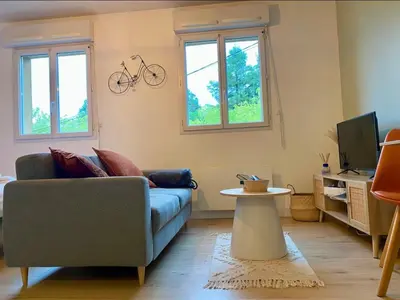 Télévision ou salle de divertissement dans l'établissement Le Saint-Lois