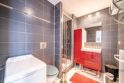 Salle de bains dans l'établissement L'Appart à L'Ouest - Face au port