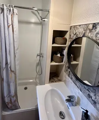 Salle de bains dans l'établissement Le Ptit Jumoku