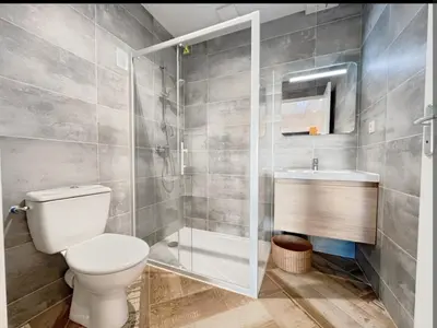 Salle de bains dans l'établissement À 15 min de Caen & des plages du Débarquement