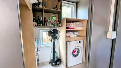 Cuisine ou kitchenette dans l'établissement Cozy mobile home with great comfort - Camping La Sirène