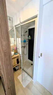 Salle de bains dans l'établissement Cozy mobile home with great comfort - Camping La Sirène