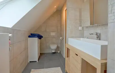 Salle de bains dans l'établissement Amazing Home In Creances With Wifi