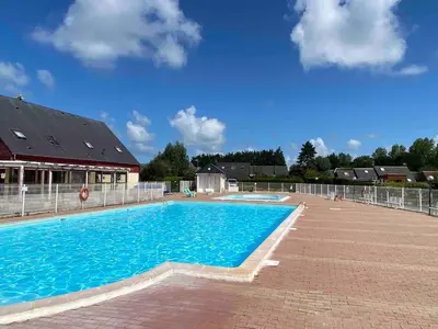 Piscine de l'établissement Chalet moderne 6 pers avec piscine l'été ou située à proximité