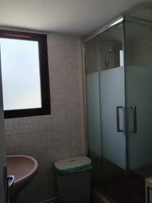 Salle de bains dans l'établissement Chalet 5 personnes proche de la mer à Merville-Franceville-Plage