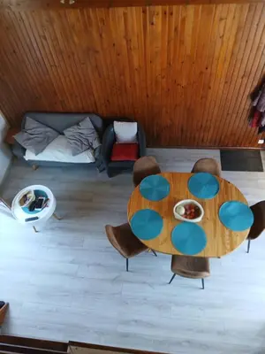 Coin salon dans l'établissement Chalet 5 personnes proche de la mer à Merville-Franceville-Plage