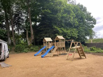 Aire de jeux pour enfants de l'établissement Château de la cour de Coulonces