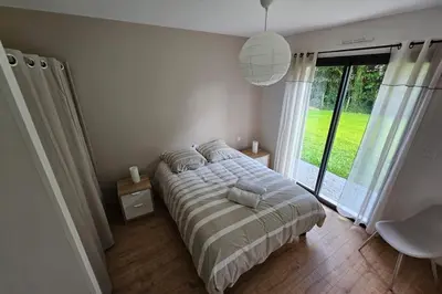 Un ou plusieurs lits dans un hébergement de l'établissement Charmante maison neuve