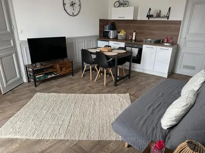 Cuisine ou kitchenette dans l'établissement T2 avec balcon à 5 mn à pied de la mer