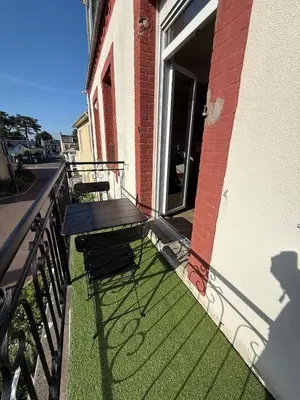 Balcon ou terrasse dans l'établissement T2 avec balcon à 5 mn à pied de la mer