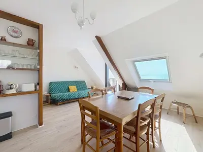Coin salon dans l'établissement Appartement en bord de mer, 1 chambre, 4 couchages, parking privé - FR-1-361-570