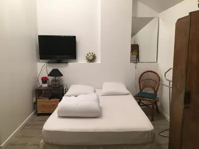 Un ou plusieurs lits dans un hébergement de l'établissement STUDIO entrée de plage-parking gratuit