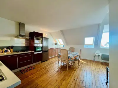 Cuisine ou kitchenette dans l'établissement La Petite Cachette de Grandcamp - Seafront view
