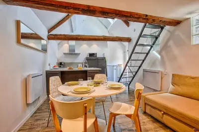 Cuisine ou kitchenette dans l'établissement T2 Authentique, Jardin et BBQ - 5min Bayeux - Parking