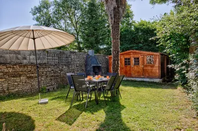Jardin de l'établissement T2 Authentique, Jardin et BBQ - 5min Bayeux - Parking