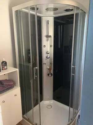 Salle de bains dans l'établissement Chez Titi