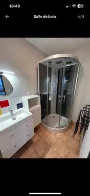 Salle de bains dans l'établissement Chez Titi