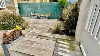 Jardin de l'établissement La Proue, charmante maisonnette proche de la plage