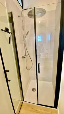 Salle de bains dans l'établissement La Proue, charmante maisonnette proche de la plage