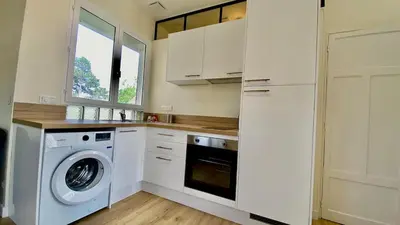Cuisine ou kitchenette dans l'établissement La Proue, charmante maisonnette proche de la plage