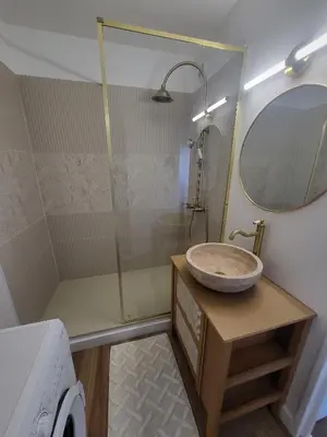 Salle de bains dans l'établissement Le Cocon de la Bizontine