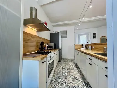 Cuisine ou kitchenette dans l'établissement The Duplex des Flots In the heart of Grandcamp just steps from the beach