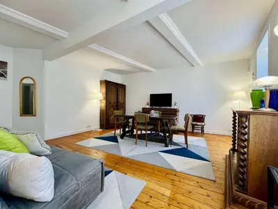 Télévision ou salle de divertissement dans l'établissement The Duplex des Flots In the heart of Grandcamp just steps from the beach