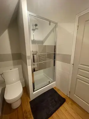 Salle de bains dans l'établissement Le pressoir d'Elise Domaine de Valmeray