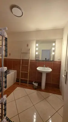 Salle de bains dans l'établissement Le haie vigné
