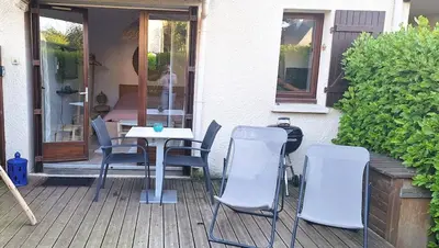 Terrasse ou espace extérieur de l'établissement Studio - Merville Franceville 200 m de la plage