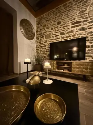 Télévision ou salle de divertissement dans l'établissement ECRIN DE CHARME 4 étoiles Jacuzzi privé 2 pers