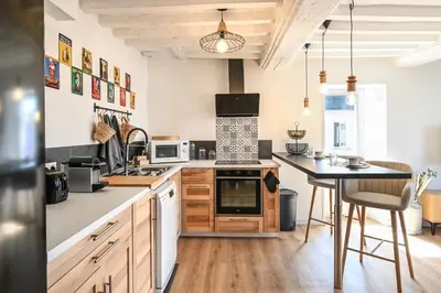 Cuisine ou kitchenette dans l'établissement A Fleur de Quai - Vue sur le port