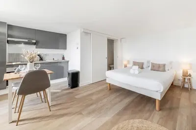 Cuisine ou kitchenette dans l'établissement Bord de l'eau 2 - Studio - Sea view
