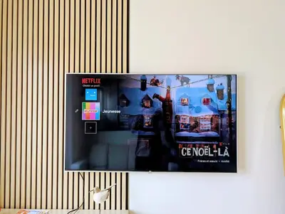 Télévision ou salle de divertissement dans l'établissement Bel appartement front de mer