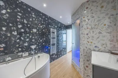 Salle de bains dans l'établissement Le penthouse des ours