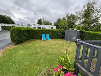 Jardin de l'établissement Omaha beach mobilhome