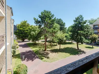 Jardin de l'établissement Apartment Le Sporting-18 by Interhome