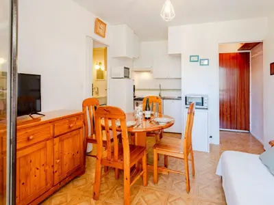 Cuisine ou kitchenette dans l'établissement Apartment Le Sporting-18 by Interhome