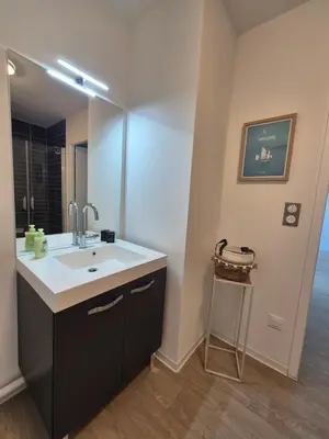 Salle de bains dans l'établissement Oh Activ Donville-Les-Bains - Résidence Services Seniors