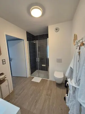 Salle de bains dans l'établissement Oh Activ Donville-Les-Bains - Résidence Services Seniors