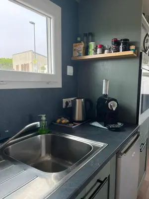 Cuisine ou kitchenette dans l'établissement Le Ribeiro, Maison vue sur mer - 30m de la plage