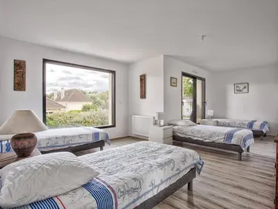 Un ou plusieurs lits dans un hébergement de l'établissement Maison Moderne et Spacieuse à 50m de la Plage pour 12 personnes - FR-1-788-86